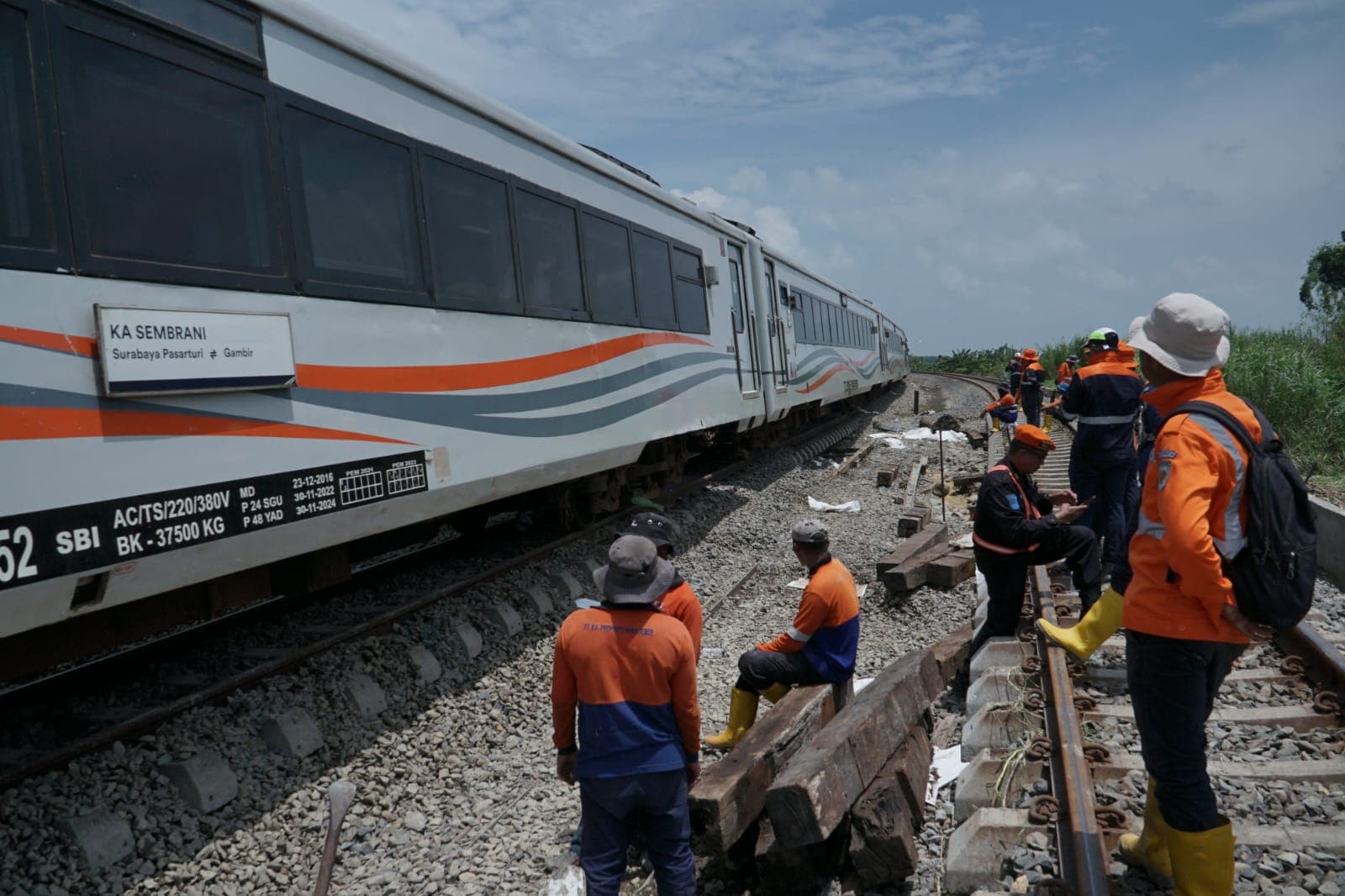Sempat Lumpuh Terendam Banjir, Jalur Kereta Api Grobogan Sudah Bisa Dilalui