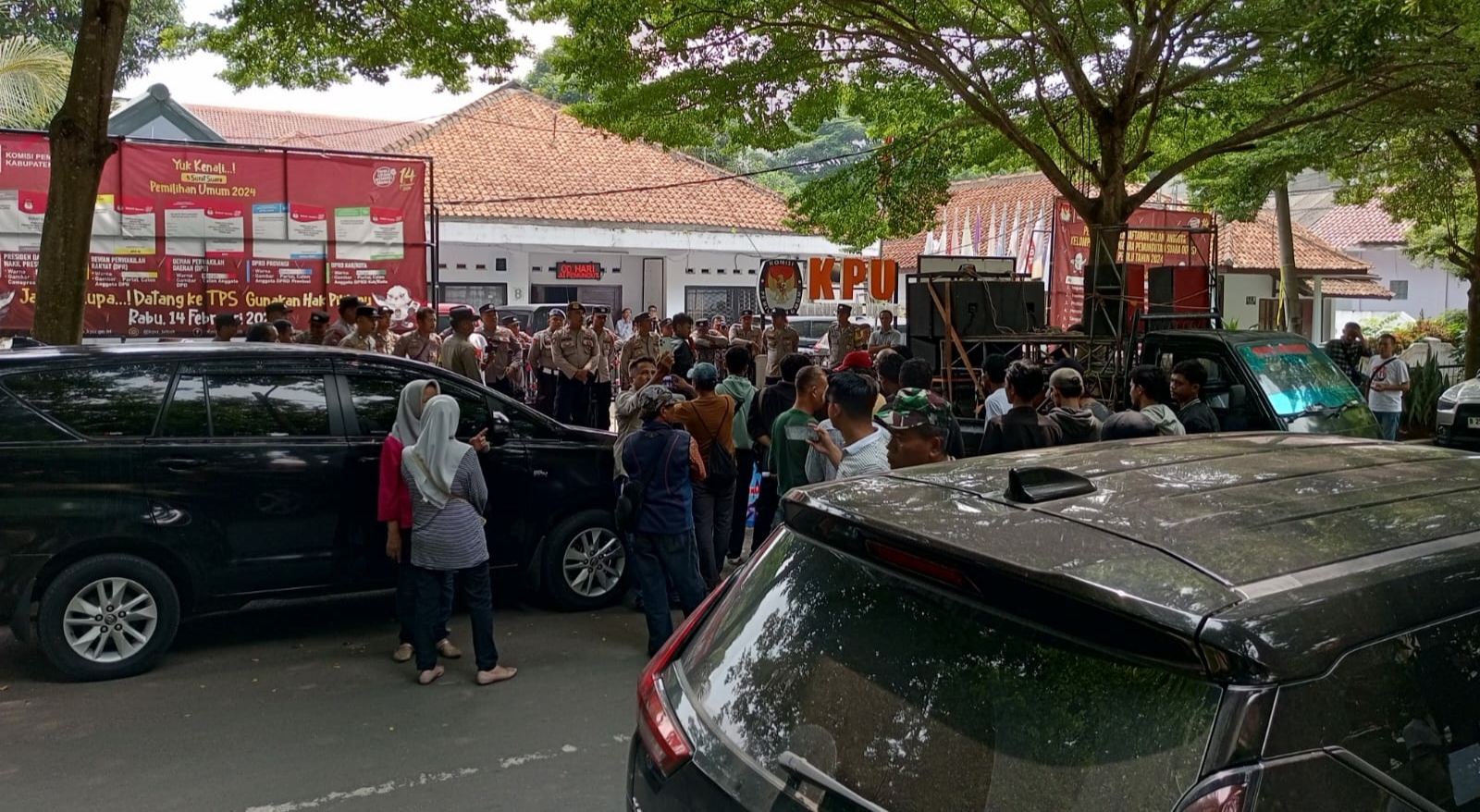 Aksi Massa Geruduk KPU Lebak Tuntut Pemilu Netral, Jujur dan Adil