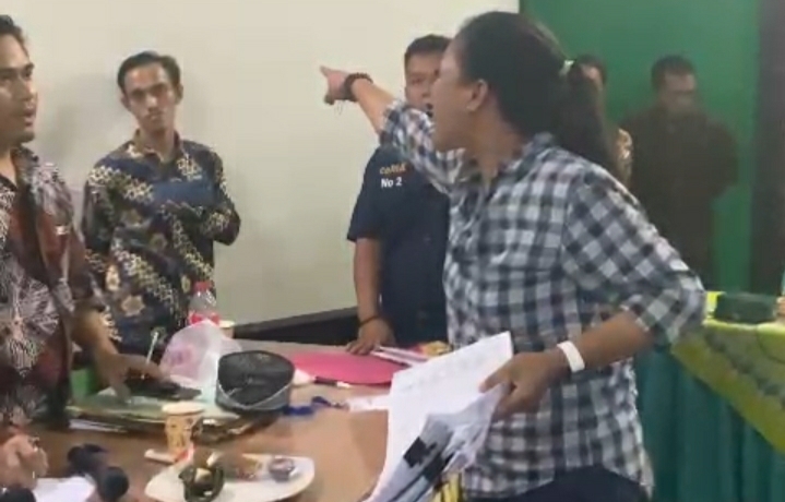 Merasa Dicurangi, Caleg NasDem Desi Herdiana Safitri Paksa Buka C Plano