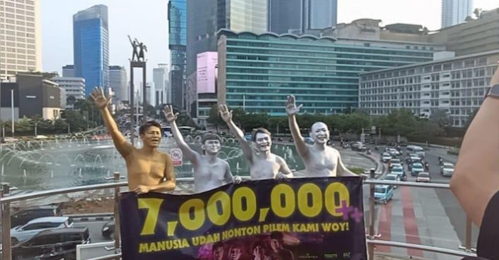 Tembus 7 Juta Penonton, Pemain Film AGAK LAEN Penuhi Nazar jadi Manusia Silver!
