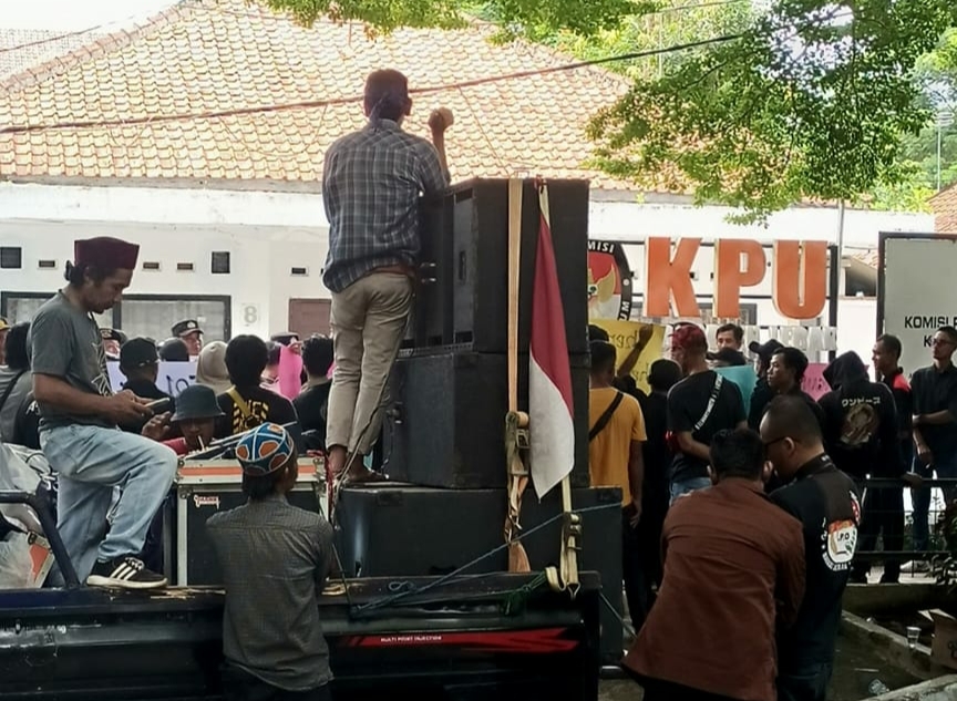 Demo KPU Lebak, Massa Minta Tangkap Oknum Penyelenggara Pemilu Curang
