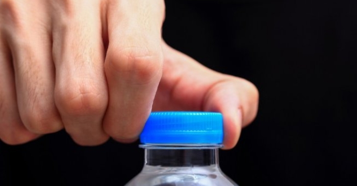 Tak Bisa Buka Botol Minum Bisa Jadi Pertanda Gangguan Mental, Kok Bisa?