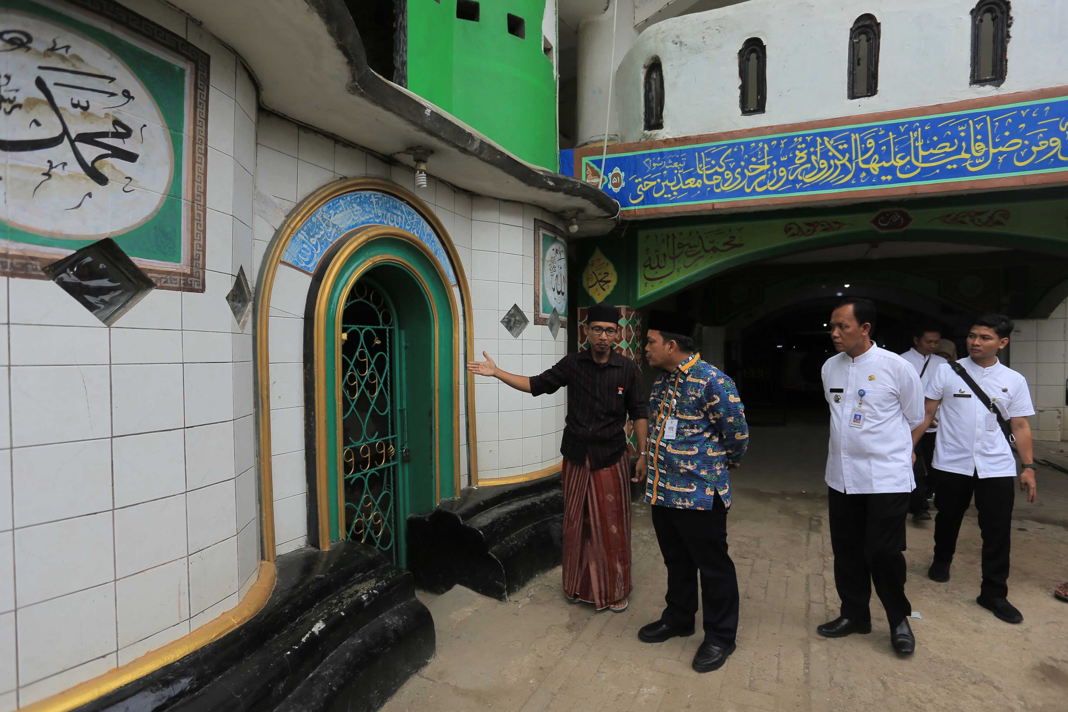 Pj Wali Kota Tangerang Takjub dengan Keindahan Arsitektur Masjid Pintu Seribu
