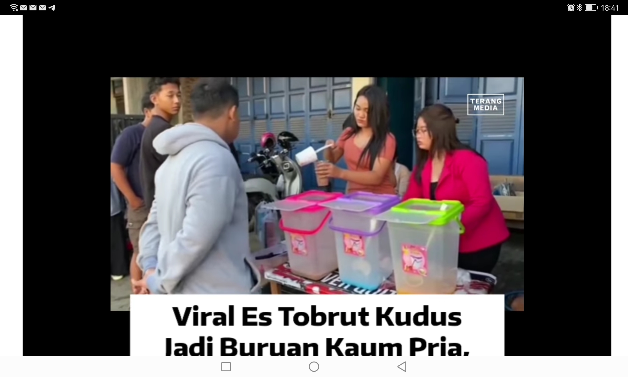 Es Tobrut Kudus Viral! Dijajakkan 3 Wanita Cantik dan Sexy, Diburu Pria saat Ngabuburit