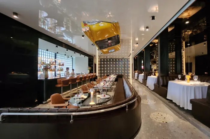 Pertama di Dunia! Kini The Coach Restaurant Resmi Buka di Jakarta