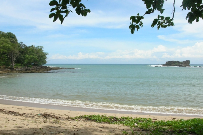 Pantai Pulo Manuk Bayah : Lokasi, Keindahan, dan Hal Menarik yang Wajib Dikunjungi!