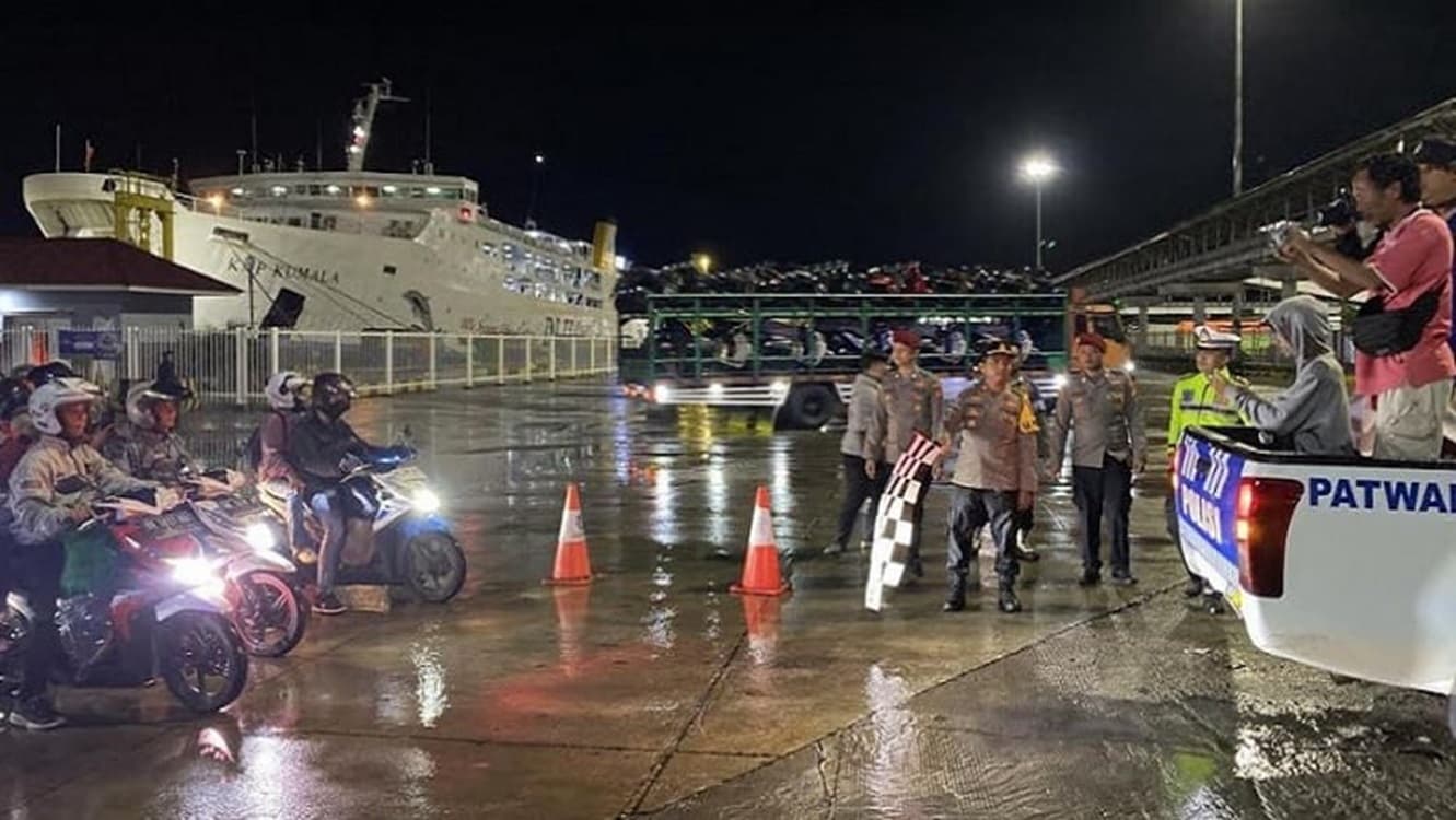 Polres Kota Bandarlampung Kawal Pemudik Pengguna Sepeda Motor Jelang Idul Fitri 2024