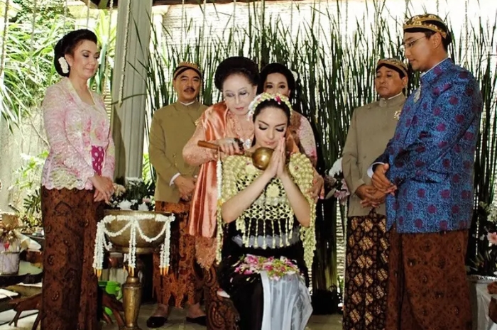 Kenang Pendiri Mustika Ratu Mooryati Soedibyo, Reisa Broto Asmoro: Sosok Panutan!