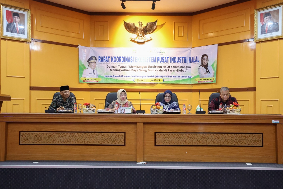 Plh. Sekda Provinsi Banten Virgojanti Buka Rakor Ekosistem Pusat Industri Halal Komite Daerah Ekonomi dan Keuangan Syariah (KDEKS)