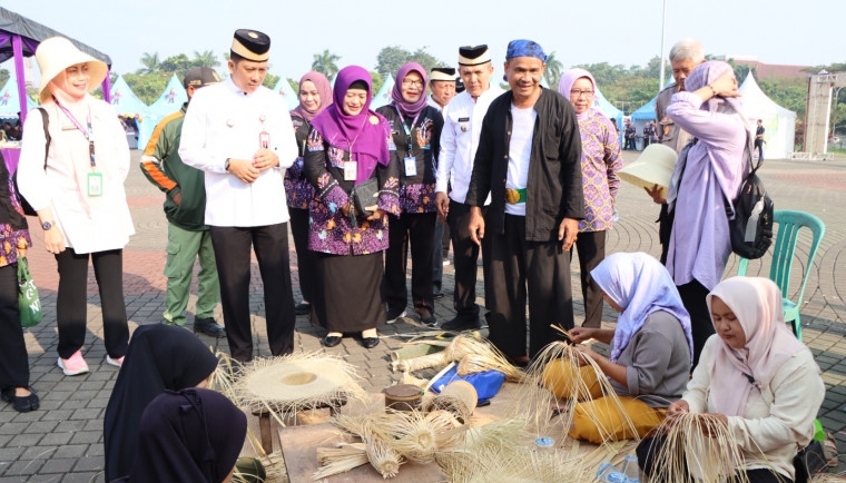 Pemkab Tangerang Adakan Pesta Rakyat Sambut HUT Koperasi Ke 77, Pameran Produk UMKM