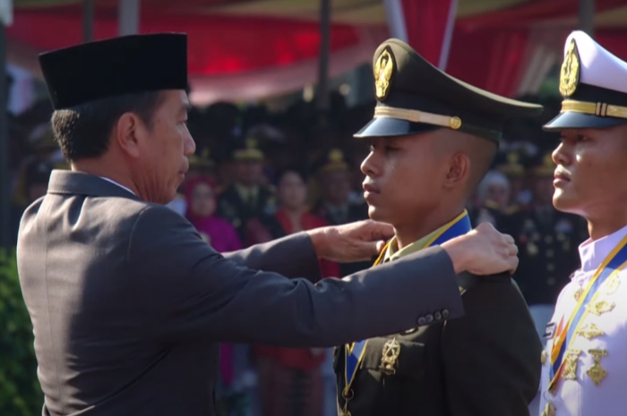 906 Capaja Dilantik Jokowi sebagai Prawira TNI dan Polri, 4 Raih Adhi Makayasa
