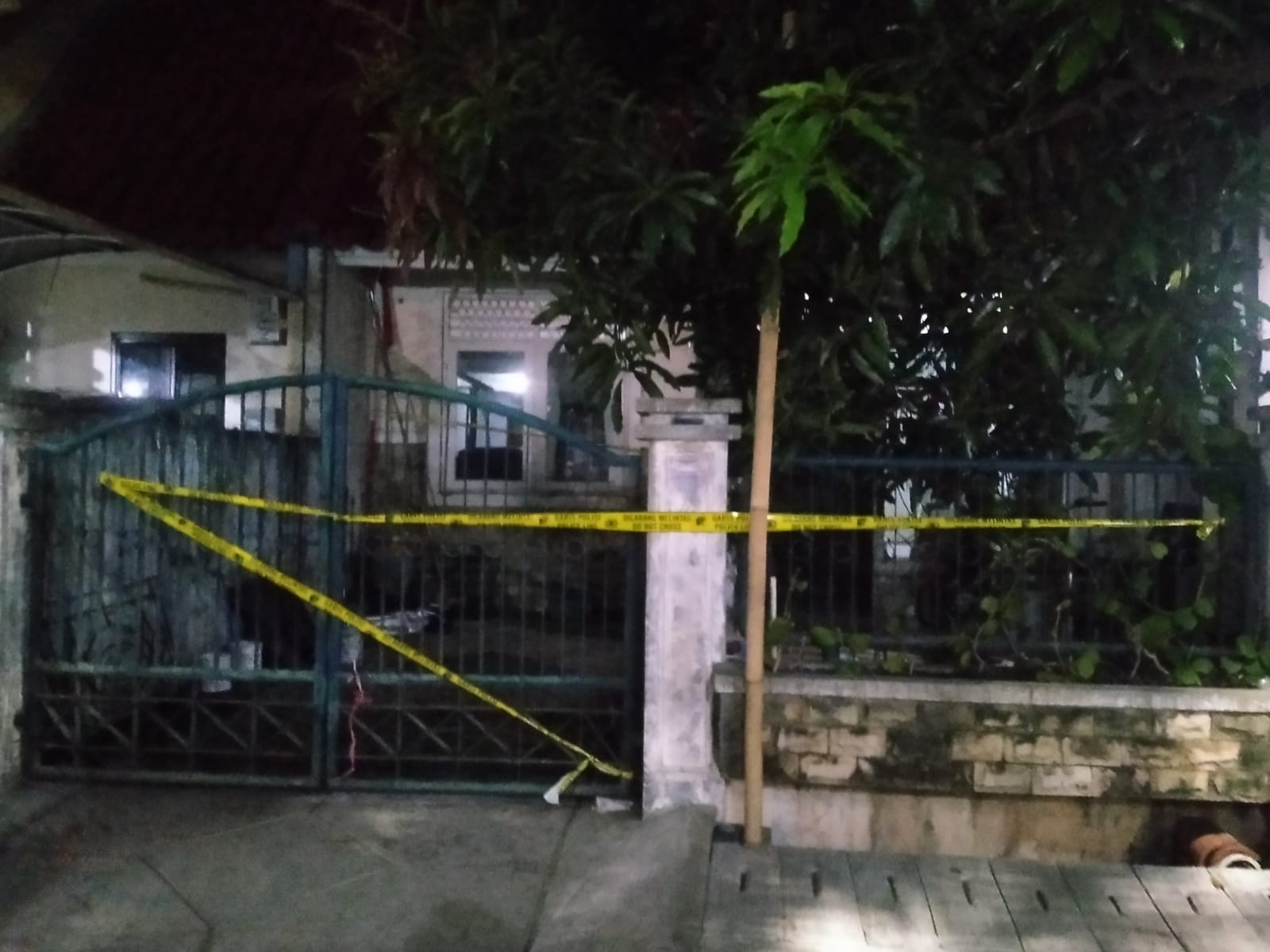 Suami Istri di Cipondoh Tangerang Ditemukan Tewas Bersimbah Darah di Dalam Rumah
