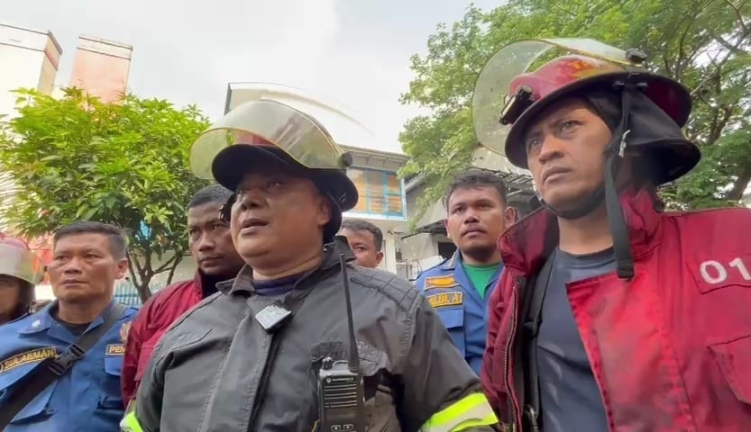 Kebakaran Gudang Oli di Tangsel Bikin Sesak Nafas, Kerugian Ditafsir Rp40 M
