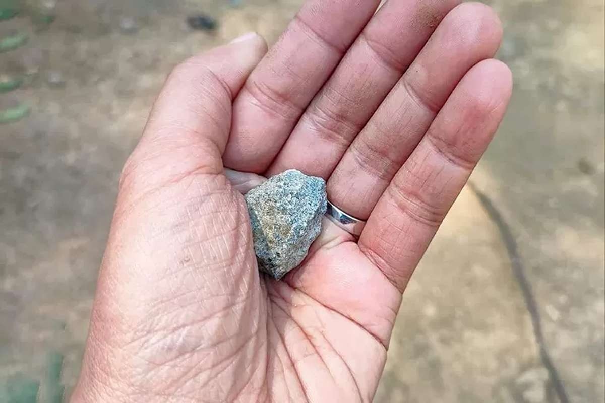 Jika Berkeinginan Menahan Buang Air, Kantongilah Batu Kerikil!