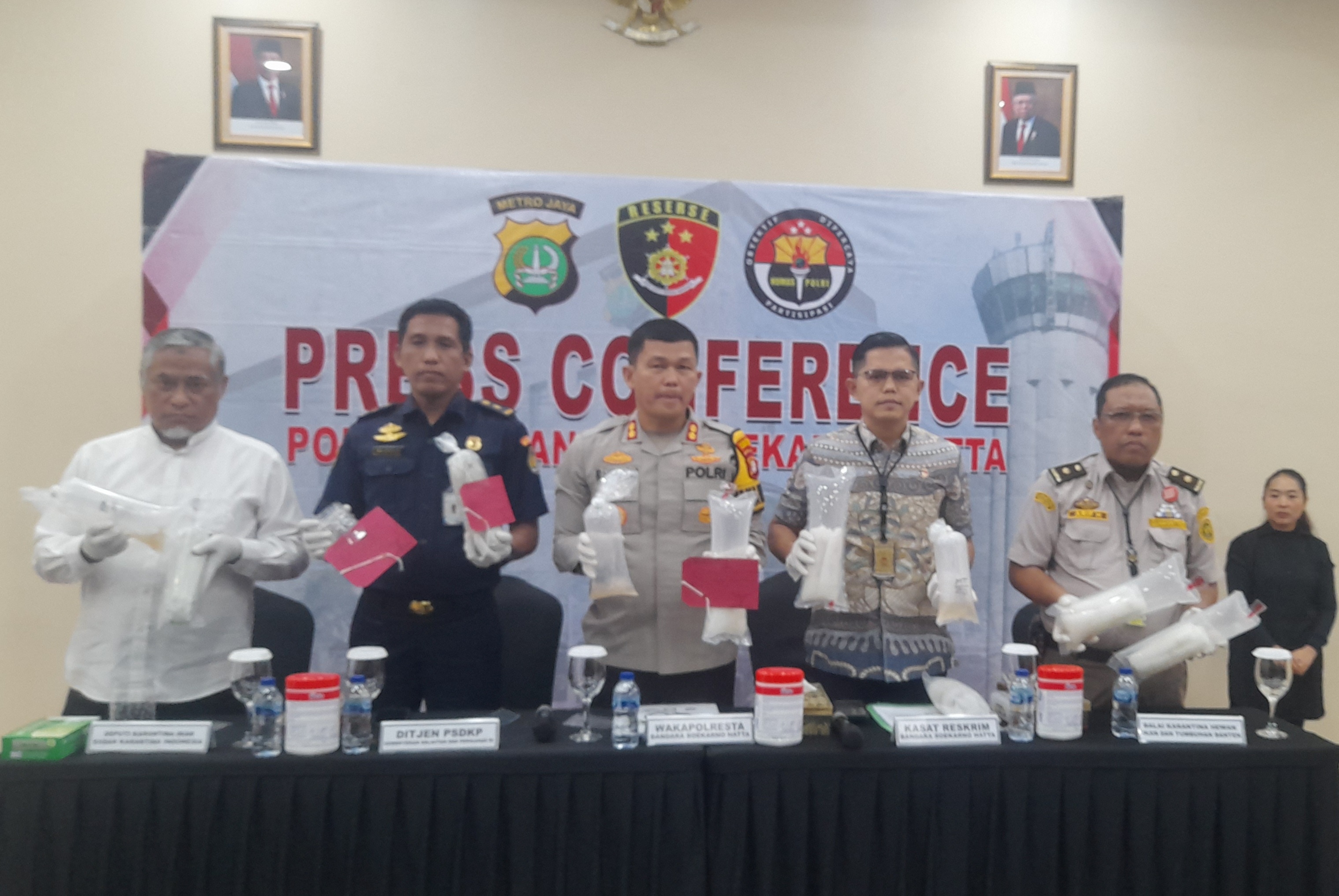 Selundupkan Benih Lobster 85.129 Ekor, Warga Pandeglang Diringkus di Bandara Soetta