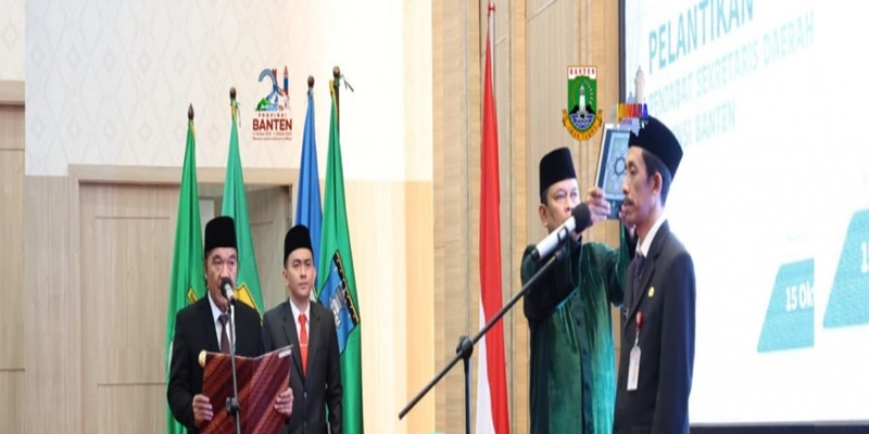 Pj Gubernur Banten Al Muktabar Melantik Usman Assidiqi Qohara sebagai Pj Sekretaris Daerah
