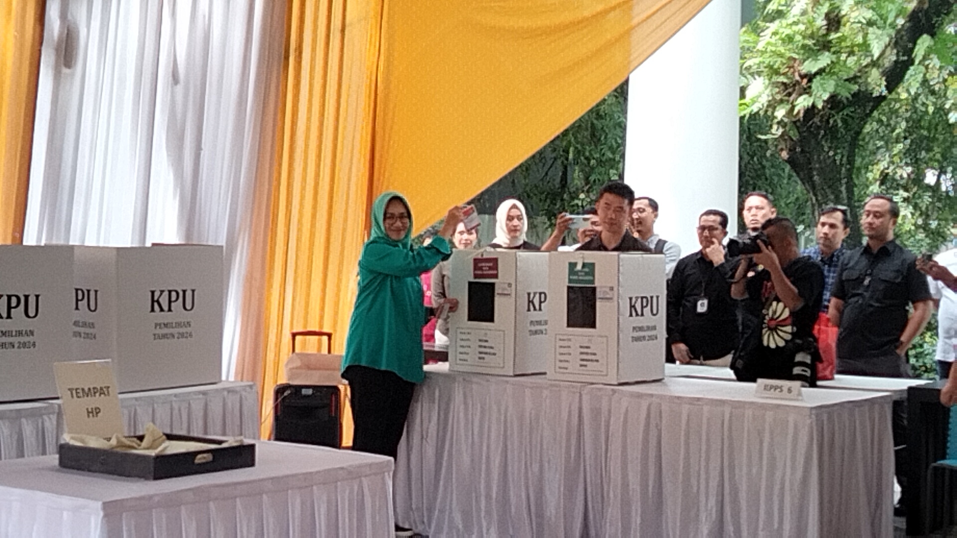 Hitung Perolehan Suara Sementara Pilgub Banten: Airin Unggul Telak di TPS Sendiri