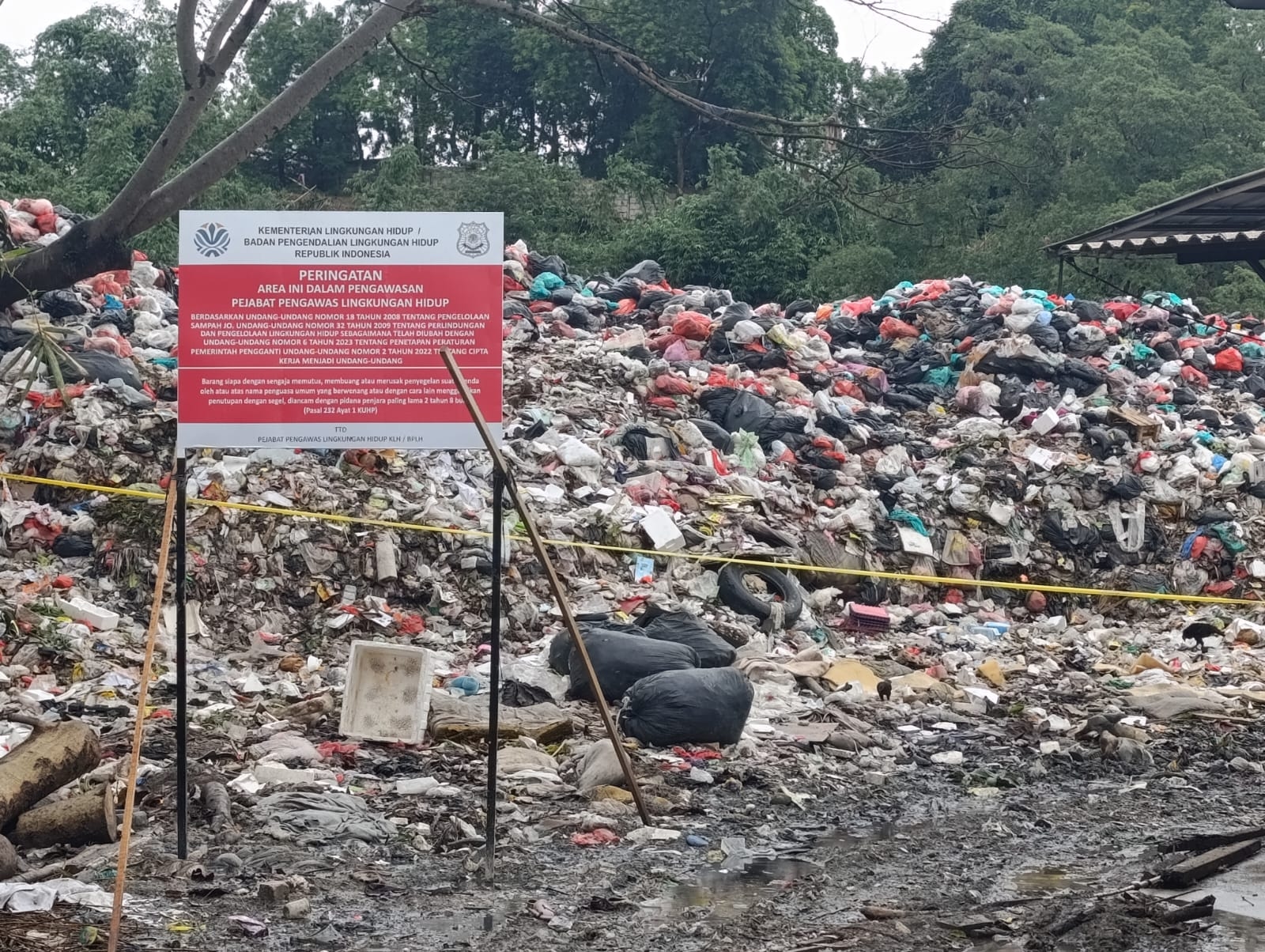 KLH Segel TPS Ilegal di Tangsel, Skandal Bisnis Sampah Terbongkar