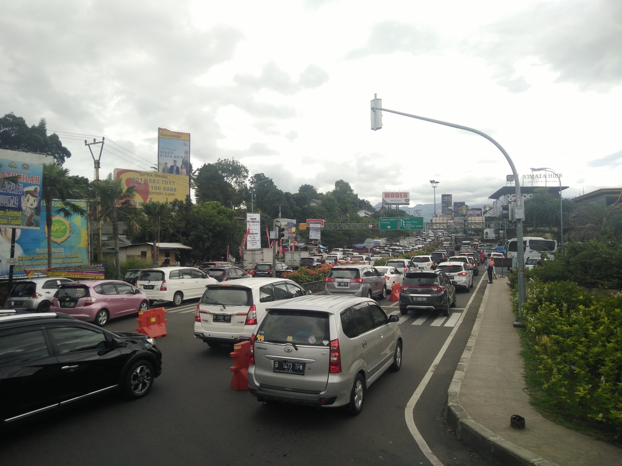 Antisipasi Lonjakan Lalu Lintas, Kawasan Puncak Bogor Diterapkan Sistem One Way