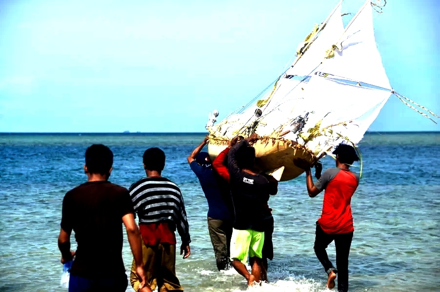 Ritual Menyerahkan Diri ke Laut, Sebuah Tradisi Unik Dan Aneh Terdapat Di Indonesia