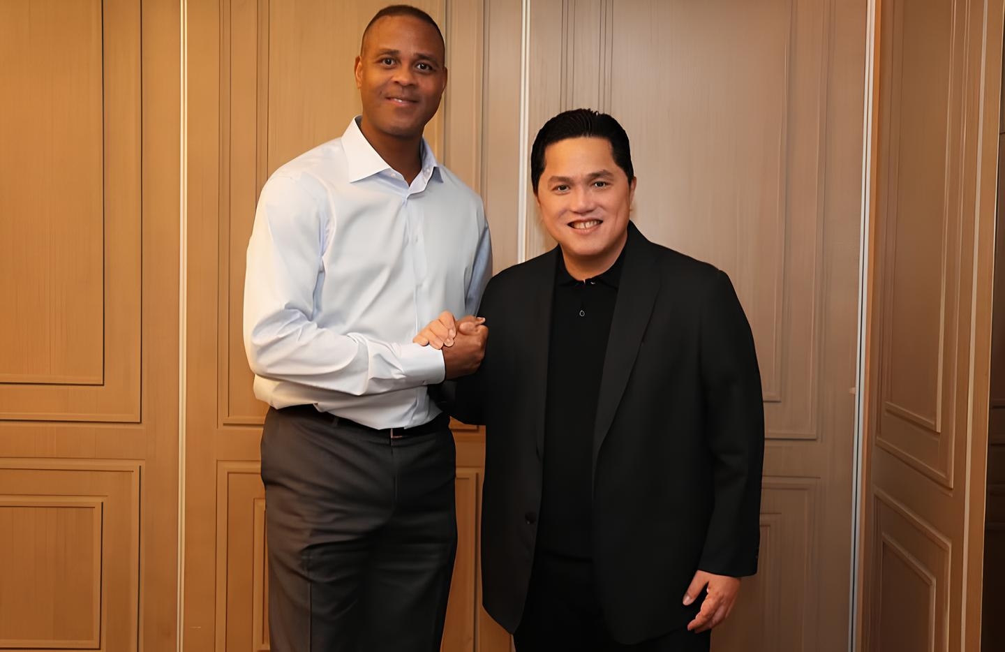 Patrick Kluivert Resmi Jadi Pelatih Timnas Indonesia: Gaji Fantastis dan Target Piala Dunia 2026