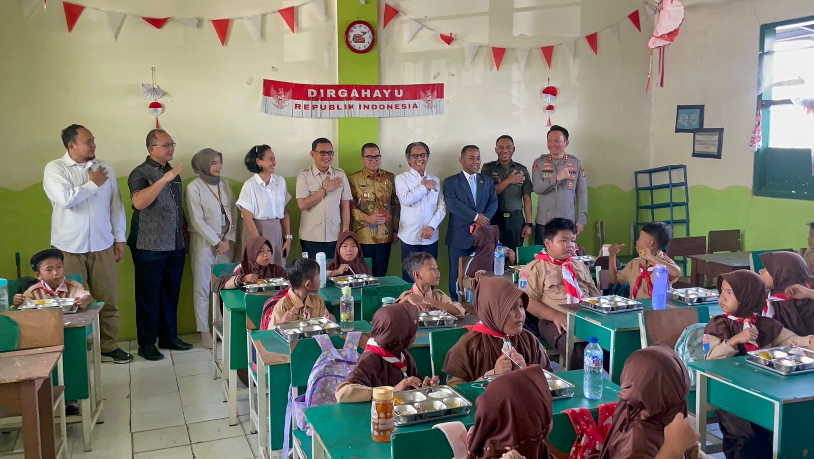 Menteri P2MI Tinjau Langsung Pelaksanaan Makan Bergizi Gratis di Tangsel
