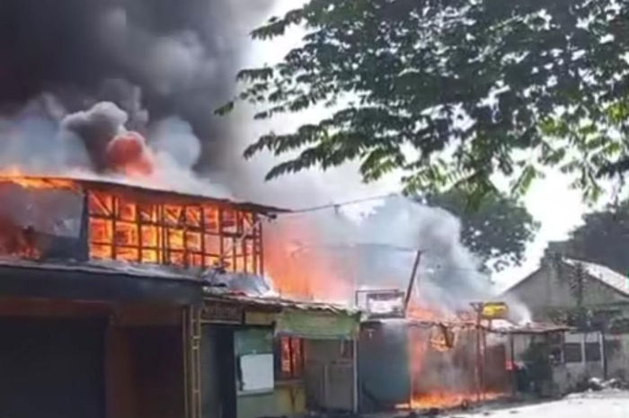 Kebakaran Hebat Landa Kawasan Padat Penduduk di Kemayoran Gempol, 30 Rumah Hangus!