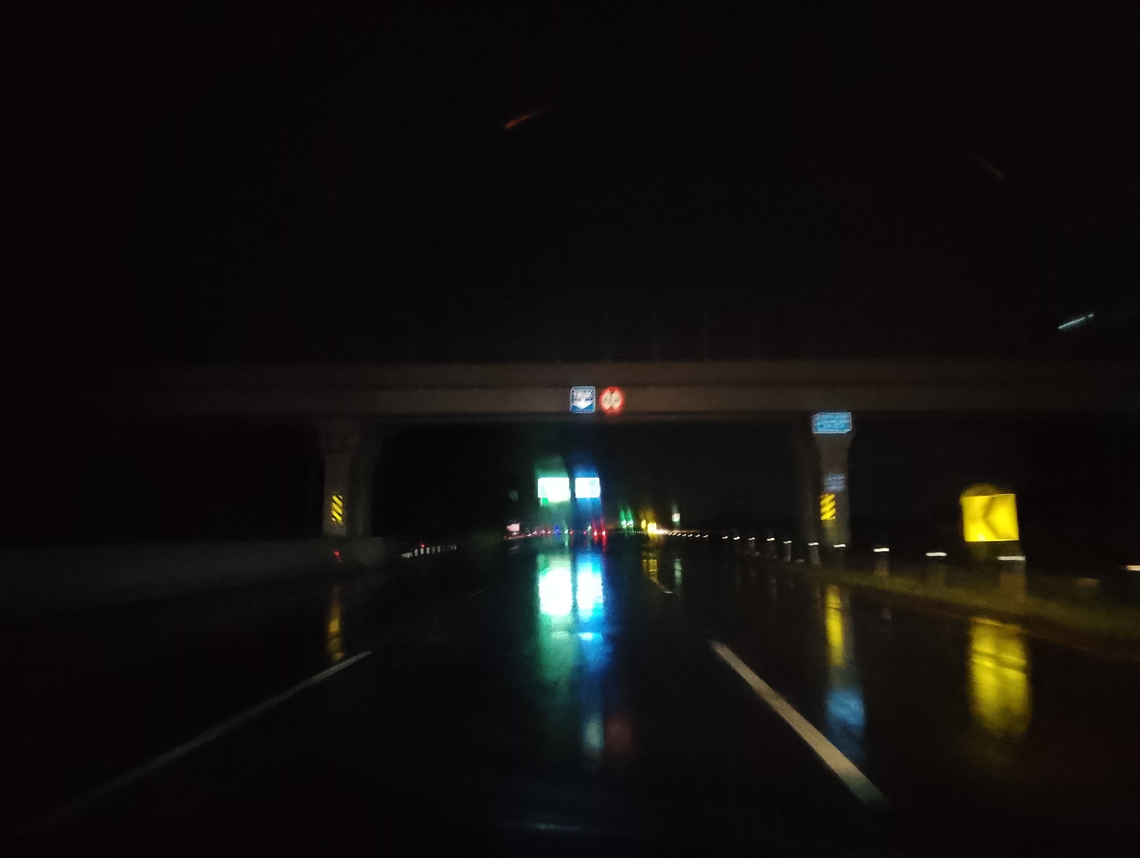 Tol Tangerang-Merak Gelap Gulita, Berpotensi Bahayakan Pengendara saat Hujan