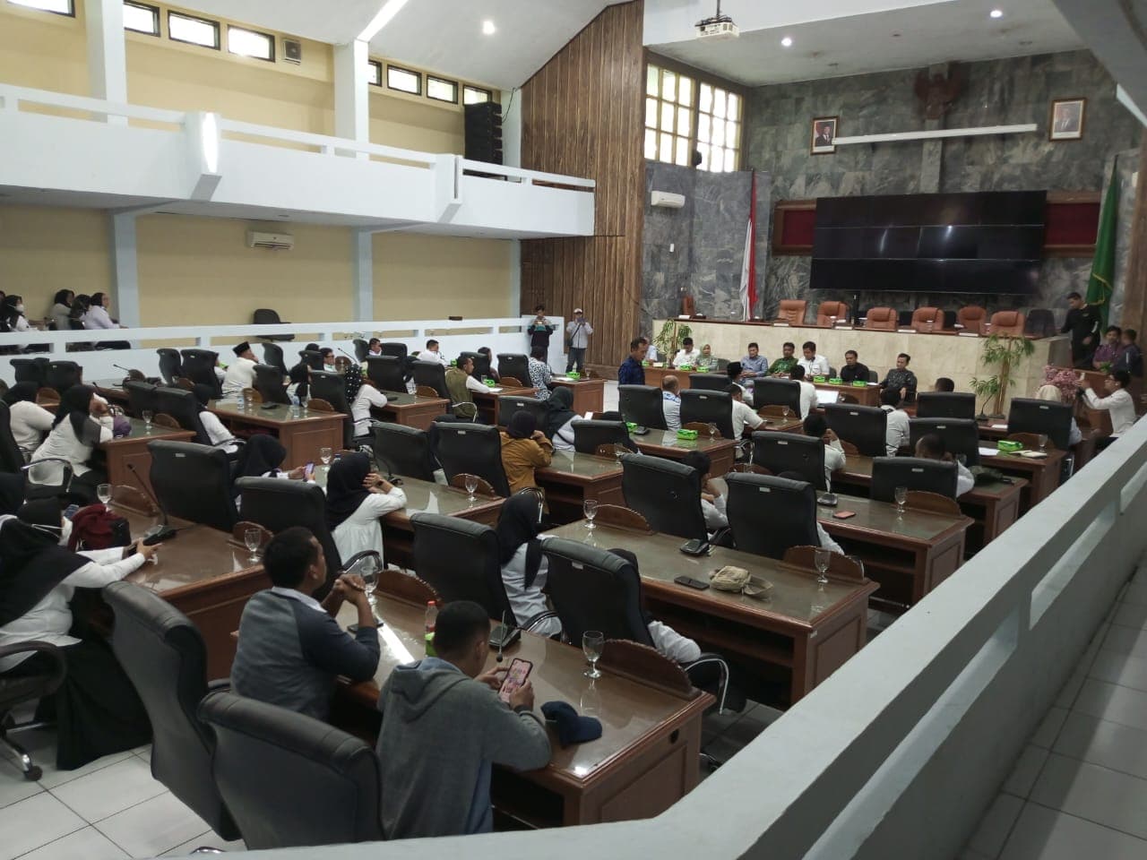 Ratusan Tenaga Honorer Datangi Kantor DPRD Lebak, Tuntut Perubahan Status