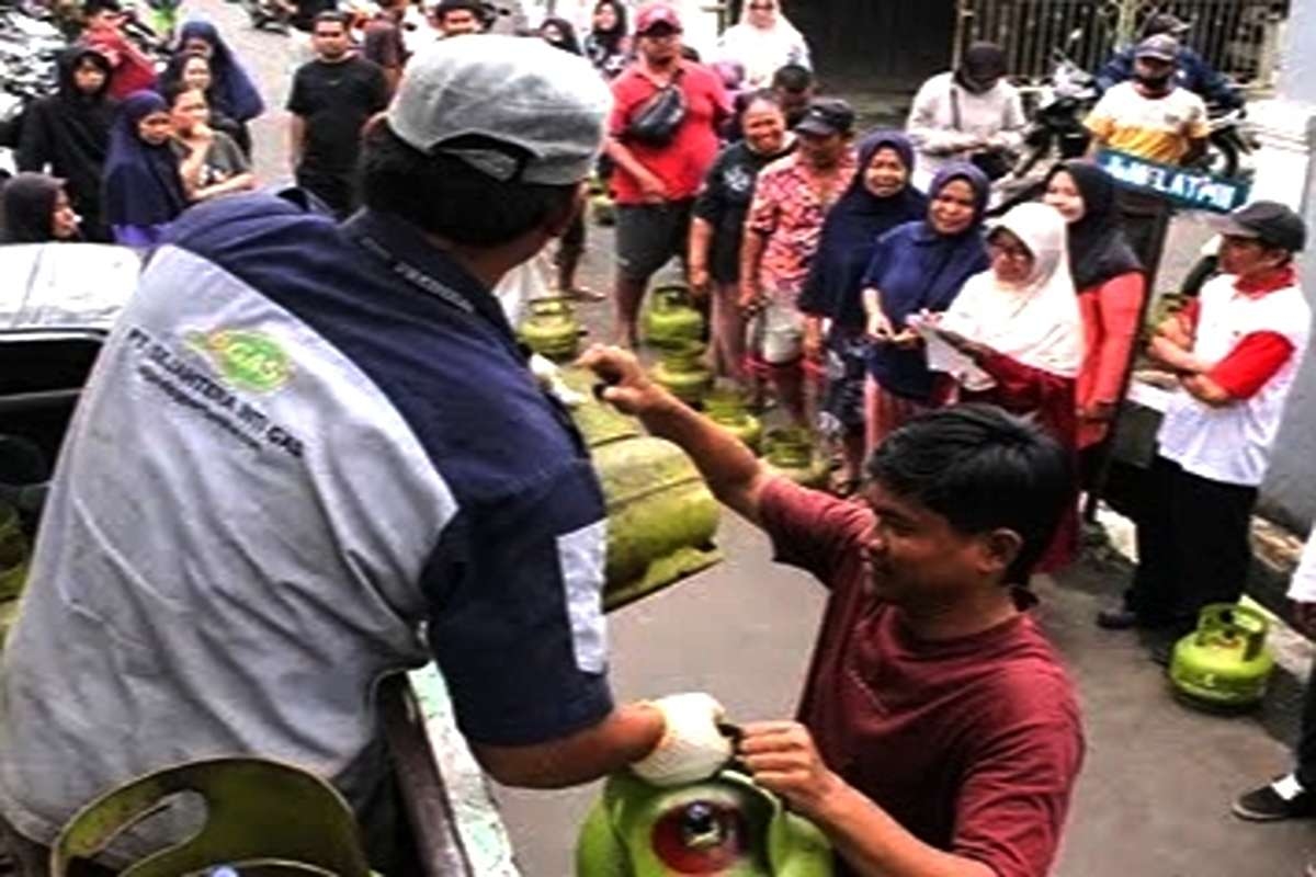 Kelangkaan Gas 3 Kg di Tangerang: Warga Protes dan Adu Mulut dengan Sopir Truk
