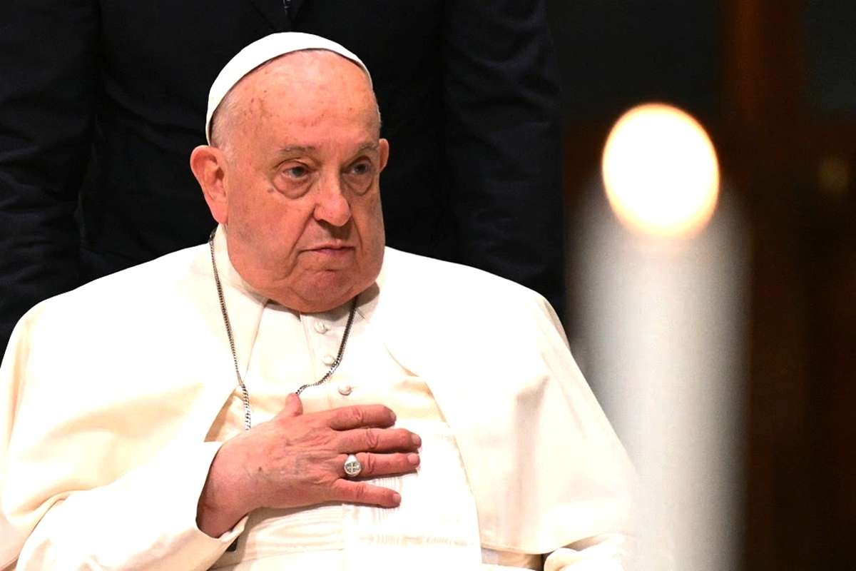 BREAKING NEWS: Paus dalam Kondisi Kritis, Dunia Berdoa