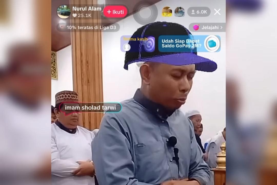 Viral! Live TikTok Saat Salat Tarawih Berjamaah, Netizen Tuai Komentar Negatif