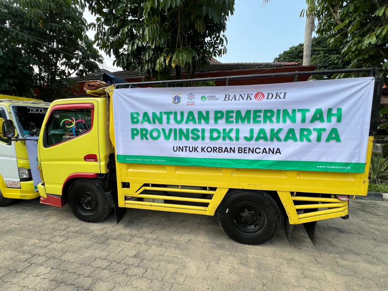 Kolaborasi Pemprov dan Bank DKI Salurkan Bantuan Beras dan Sembako ke Korban Banjir