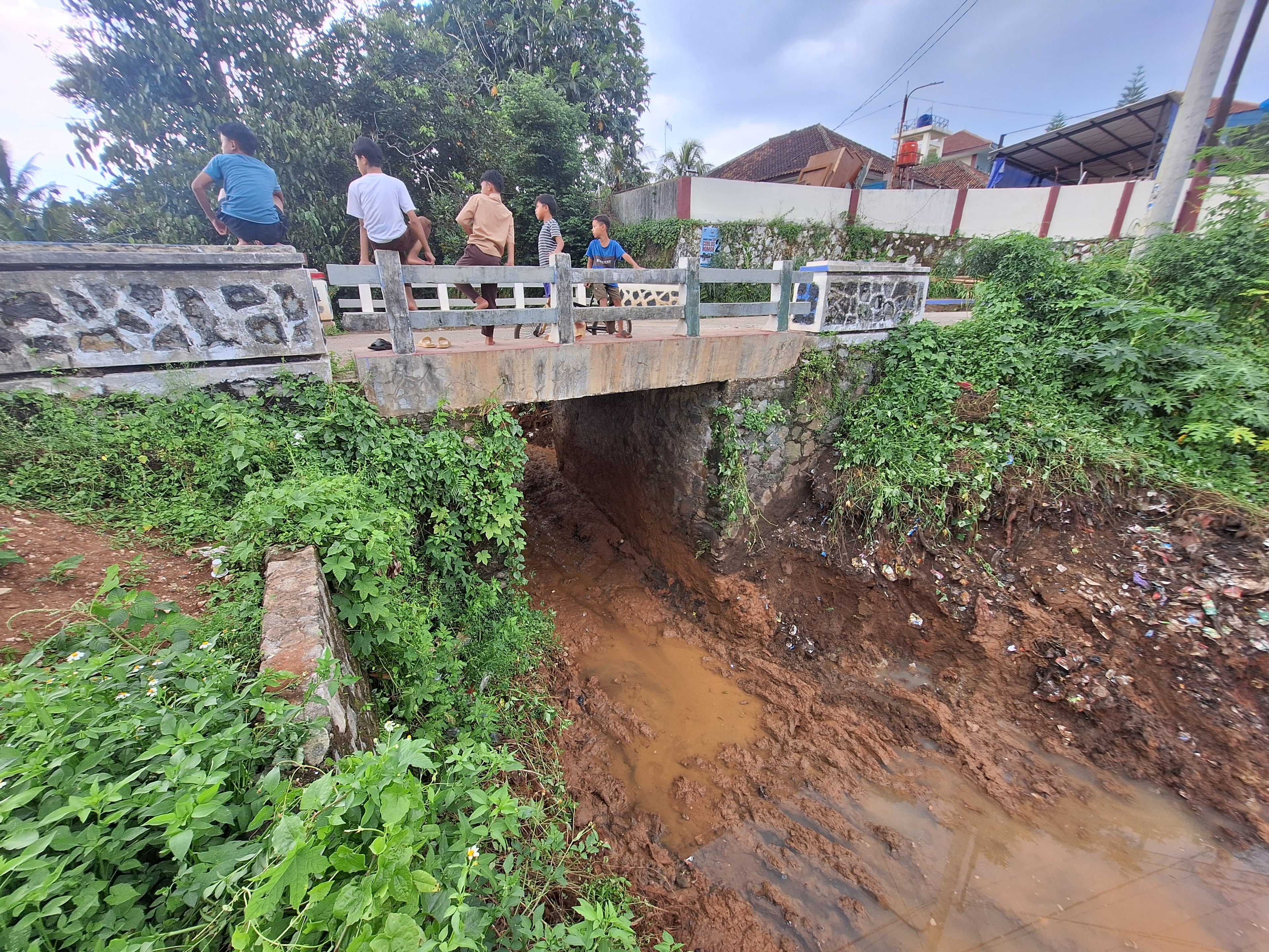 Proyek di Sungai Calingcing Kota Serang Bikin Warga Sengsara, Ombudsman Banten Segera Tindak Lanjuti