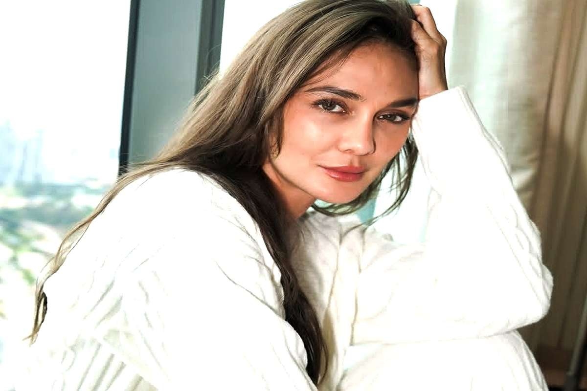 Jelang Hari Bahagia, Video Lawas Luna Maya Ungkap Perasaan ke Ariel NOAH Kembali Viral, Setelah Undangan Pernikahan Tersebar Luas di Media Sosial.
