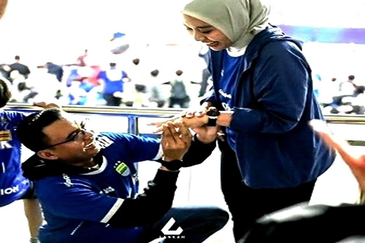 CINTA DI GELORA JUARA: Momen Tak Terduga Anak Kang Demul Lamar Wakil Bupati di Tengah Euforia Persib!