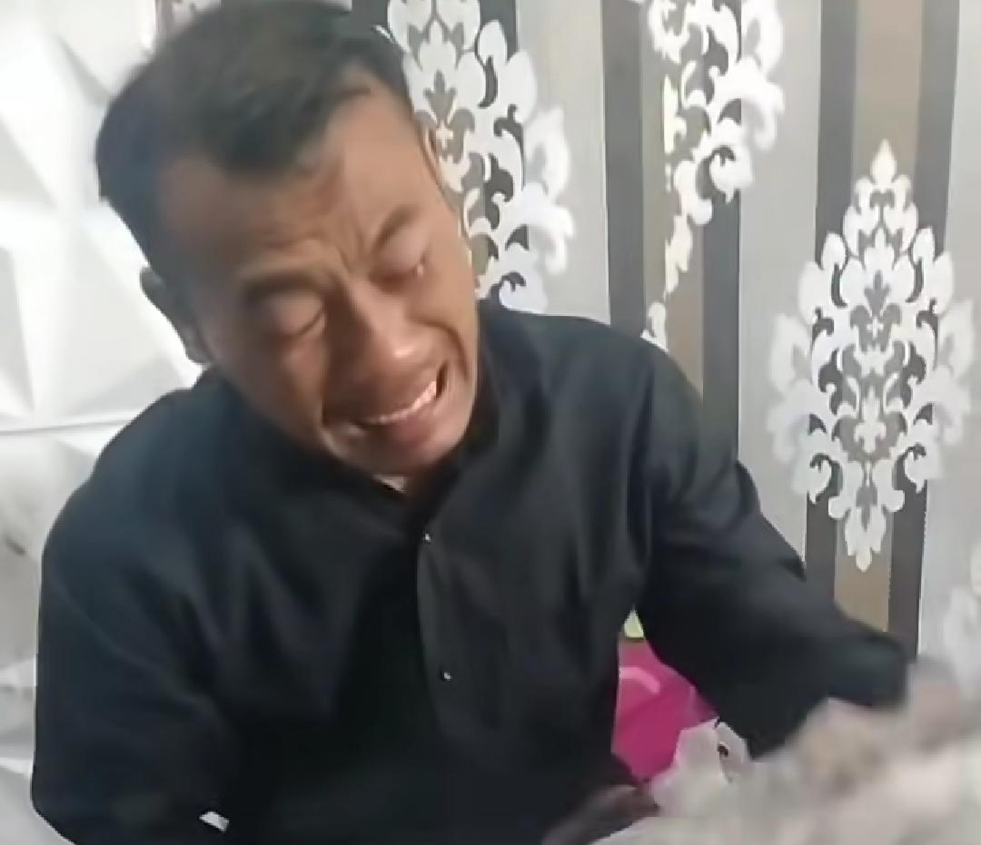 Seorang Pria Tunjukkan Kesedihan Mendalam Atas Kematian Istri, Ternyata Pelaku Pembunuhan