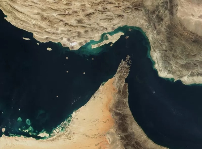 Iran Ancam Tutup Selat Hormuz: Dunia di Ambang Krisis Energi Baru?