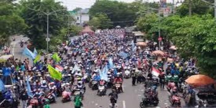 Malam Mencekam di Surabaya, Pos Polisi Dibakar Massa dan Polisi Janji Usut Tuntas