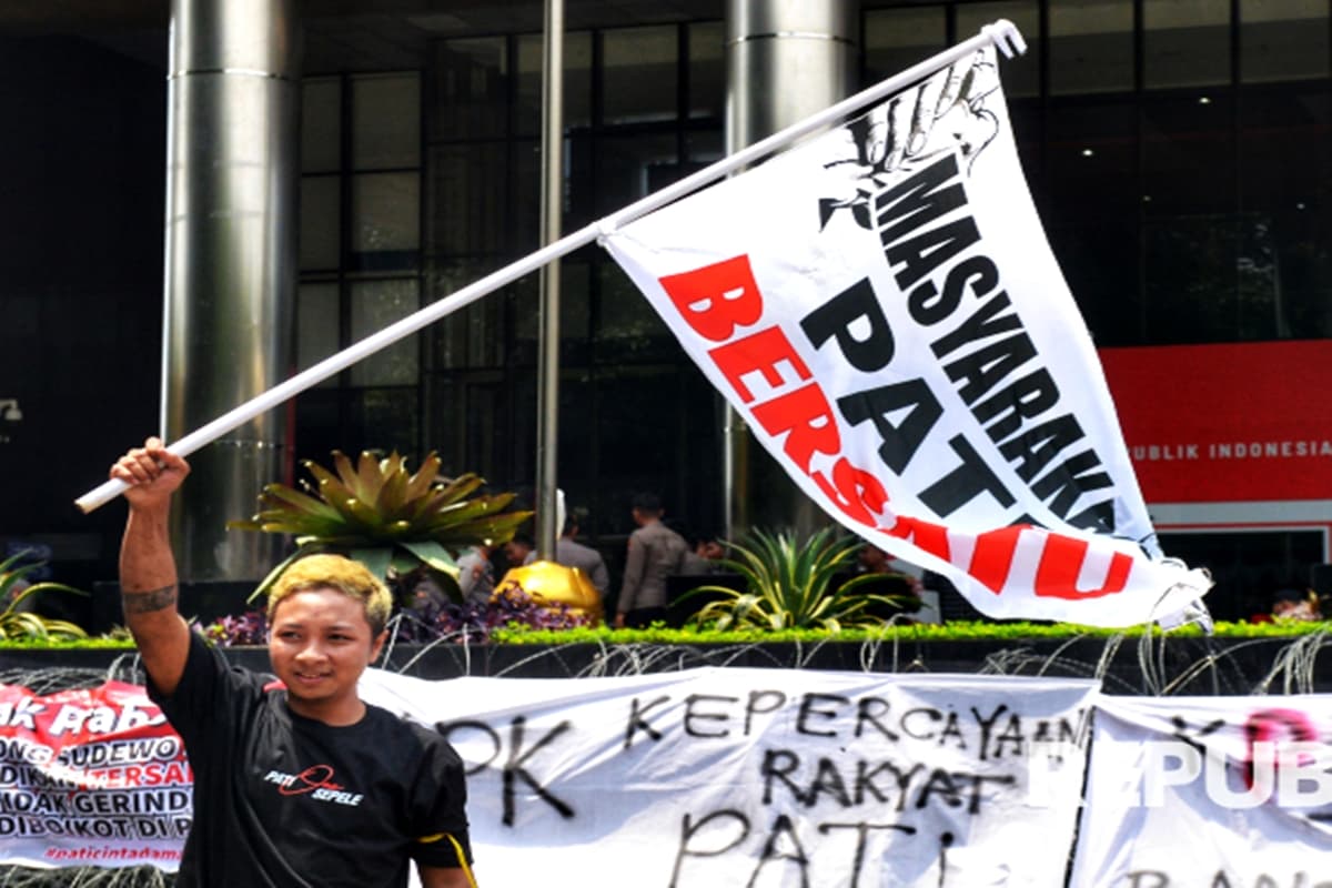 Warga Pati Berunjuk Rasa di KPK, Mendesak Bupati Sudewo Jadi Tersangka Korupsi