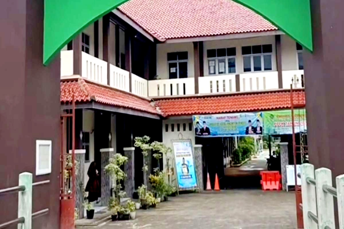 GEGER HINGGA VIRAL! Surat Program Makanan Gratis di Brebes Minta Wali Murid Tak Tuntut Keracunan, Ini Pemicunya...