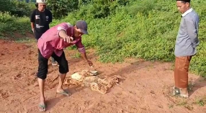 Kerangka Manusia Berbalut Kain Kafan Ditemukan di Lahan Kosong Perumahan Tangerang