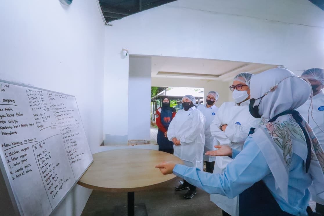 Tinjau Dapur MBG, Pilar Pastikan Pemkot Tangsel Akan Bantu Kelayakan SPPG