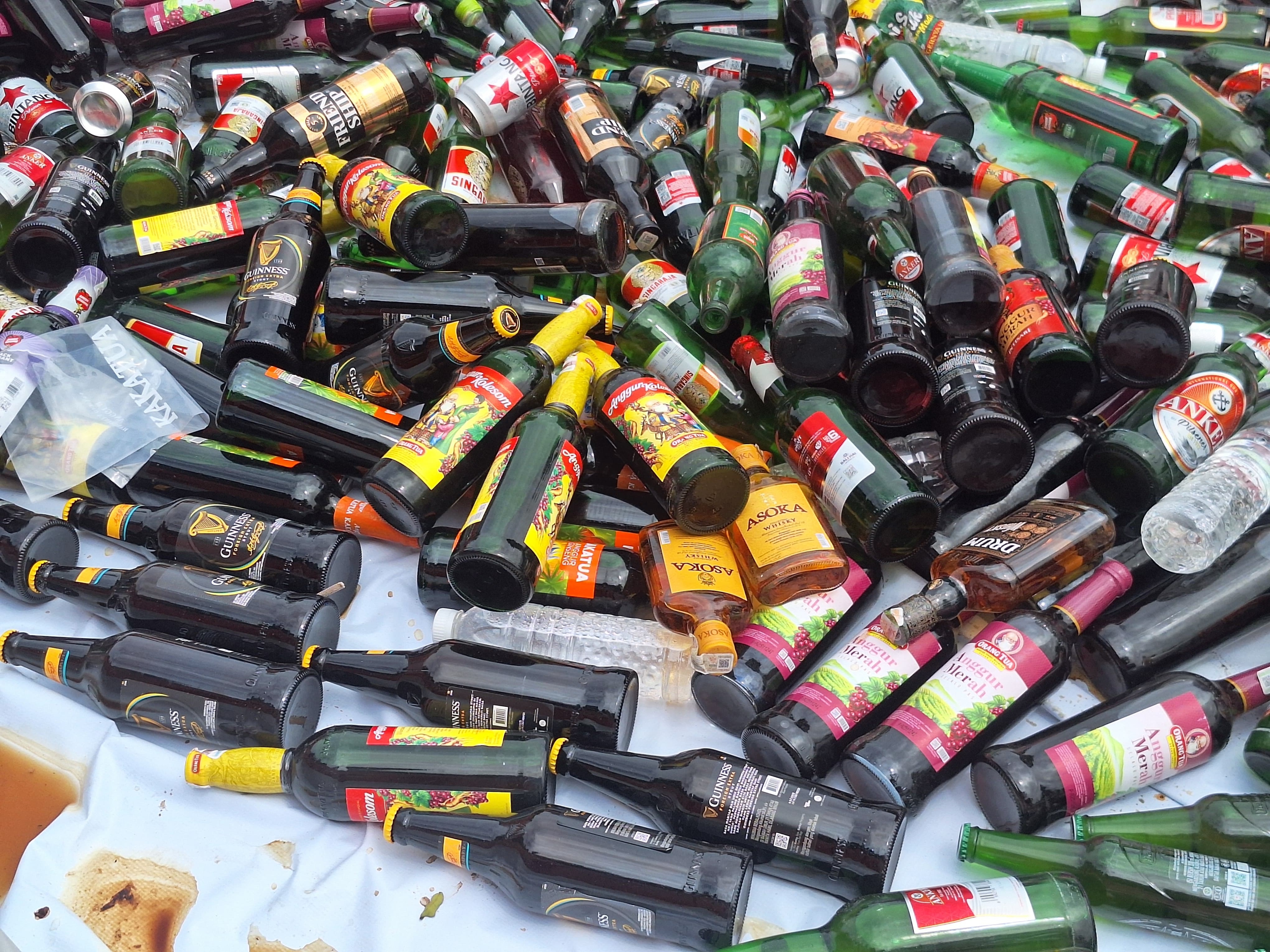 Satpol PP Tangsel Sita 13,970 Botol Miras Ilegal Sejak Awal 2025, Oki: Pondok Aren Jadi penyumbang Terbanyak