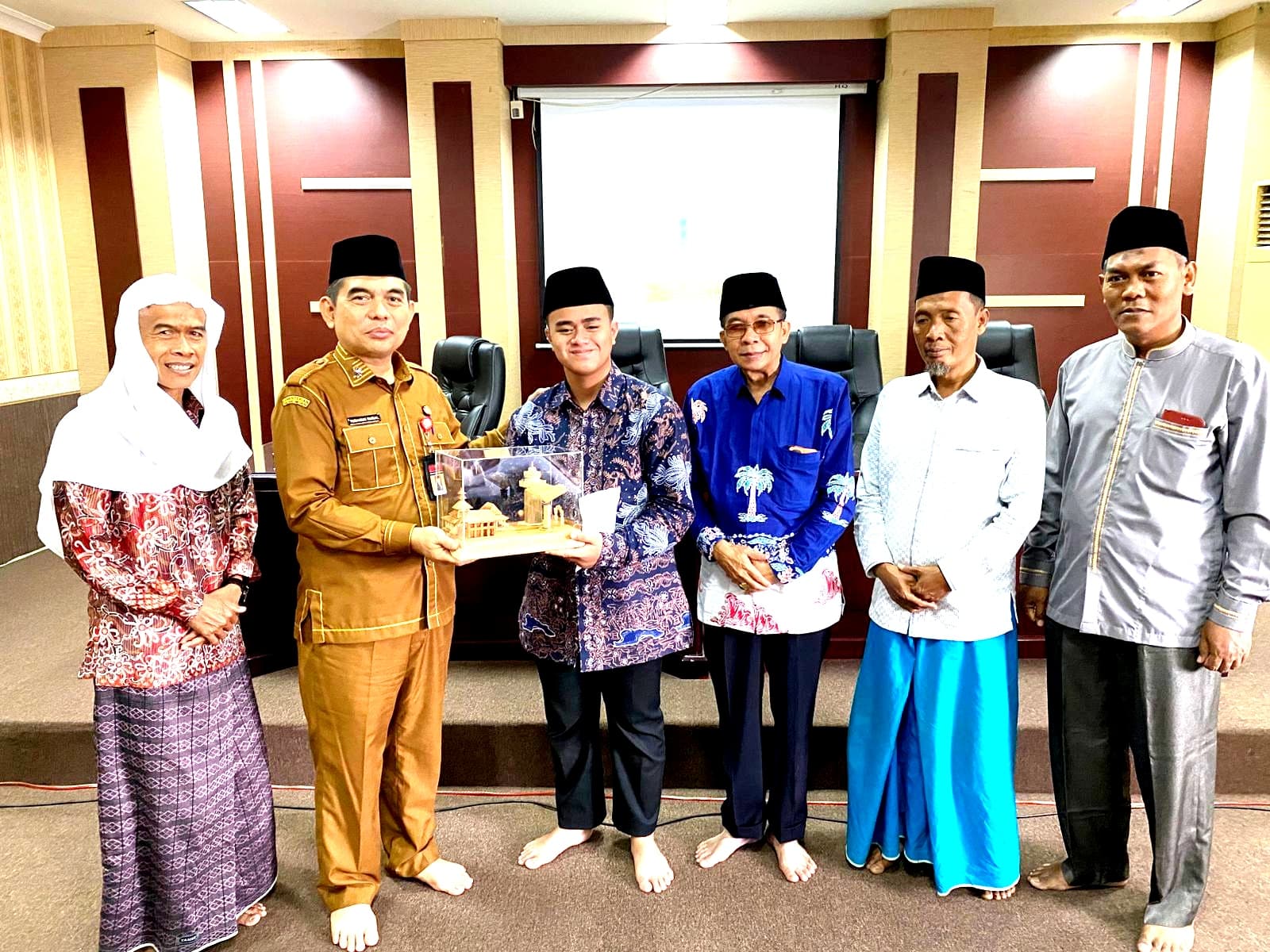 SUARA EMAS DARI CILEGON: Muhammad Alvino Guncang Panggung Nasional, Raih Juara 1 MTQ PAI Fair Kemenag RI!