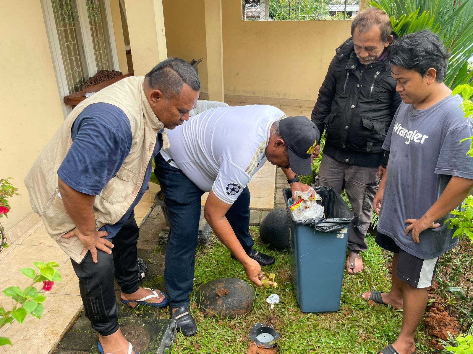 Warga Bukit Nusa Indah Serua Inisiasi Biopori, Targetkan 300 Lubang Kurangi Sampah Organik