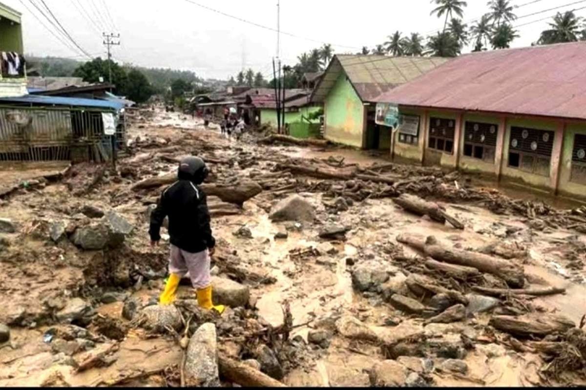 Gebrakan Prabowo: Lumpur Bencana Tak Lagi Dibuang, Tapi Dijual ke Swasta untuk Rakyat!