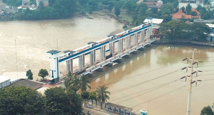 DLH Uji Sampel Air Sungai Cisadane Imbas Kebakaran Pabrik Kimia, Warga Bantaran Diimbau Tak Konsumsi Ikan